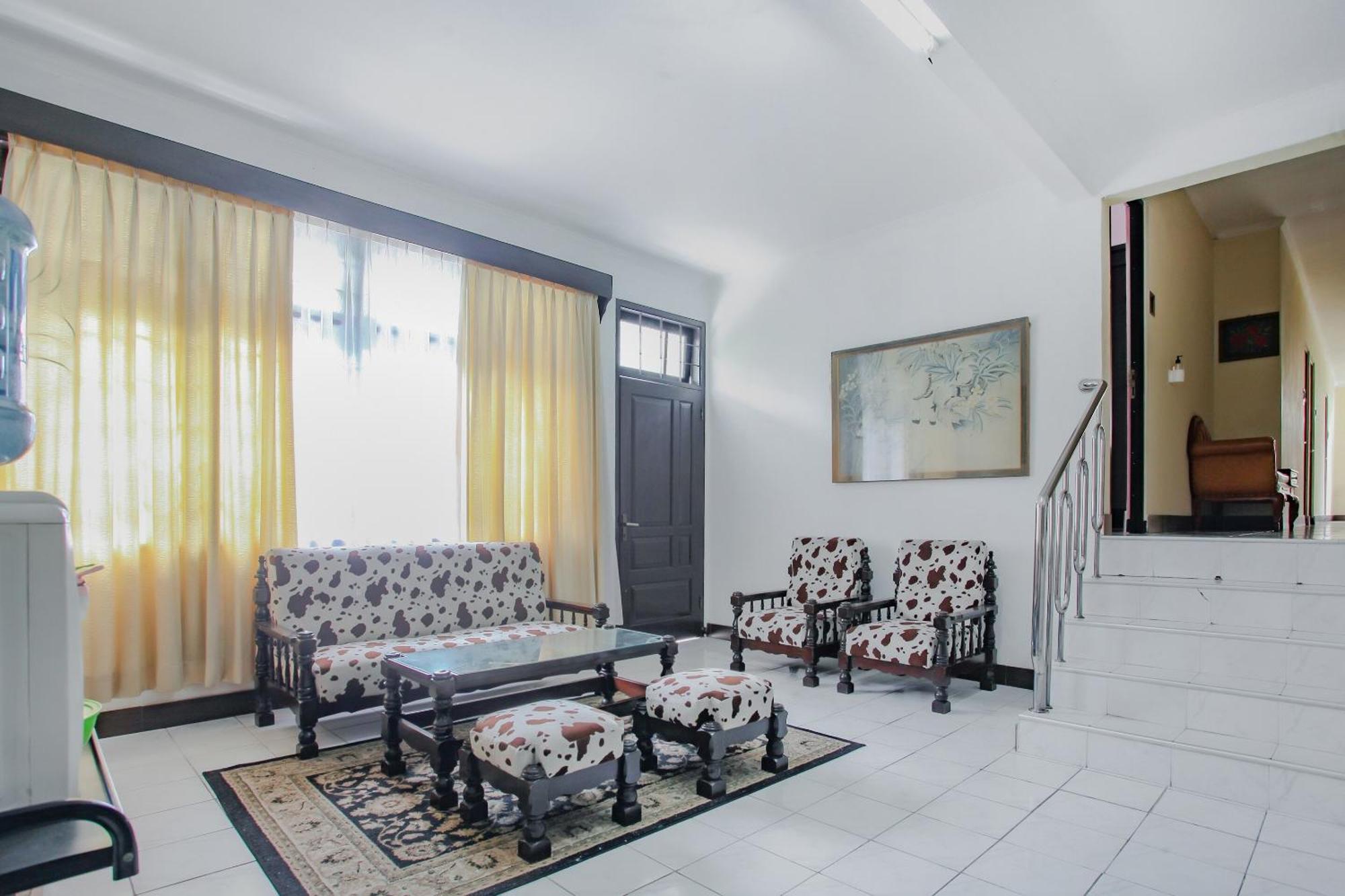 Oyo Life 90091 Wisma Pakuan Syariah Bogor Kültér fotó