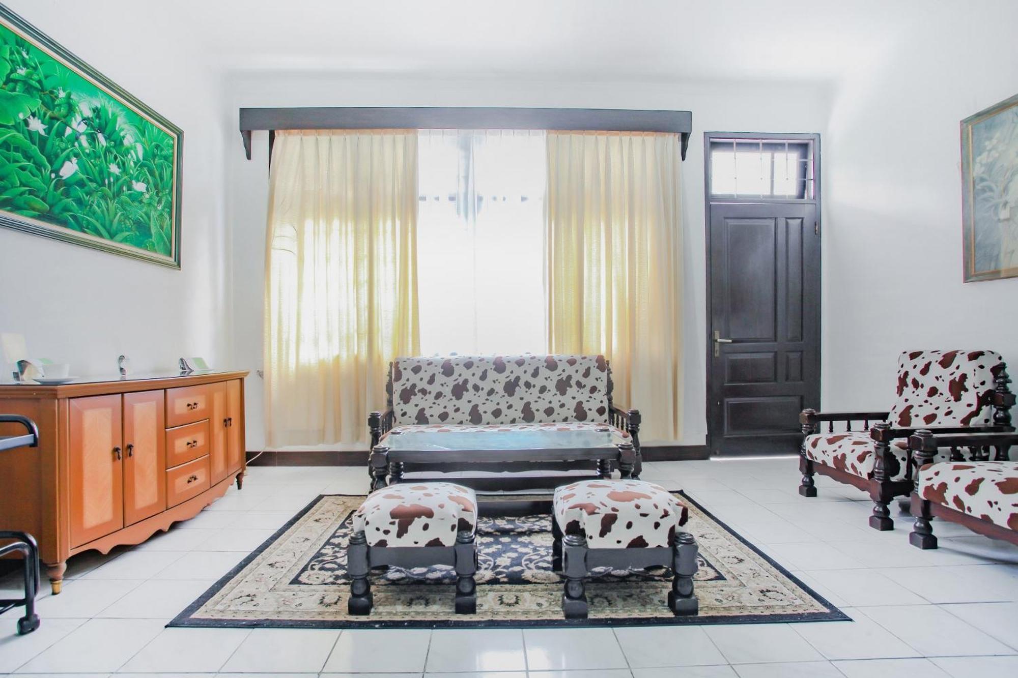 Oyo Life 90091 Wisma Pakuan Syariah Bogor Kültér fotó